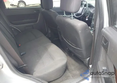 2009 Ford Escape Xlt z USA, uszkodzony, nr VIN 1FMCU93GX9KB86707